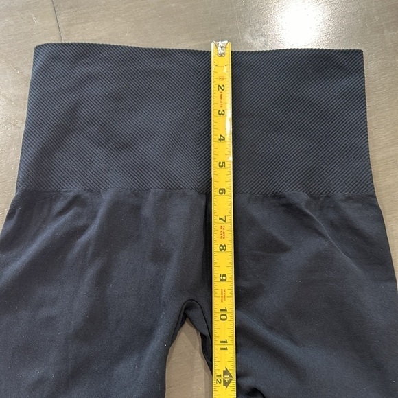 ASSETS by SPANX Seamless Leggings Black Size Large Shapewear Pants - Picture 8 of 12